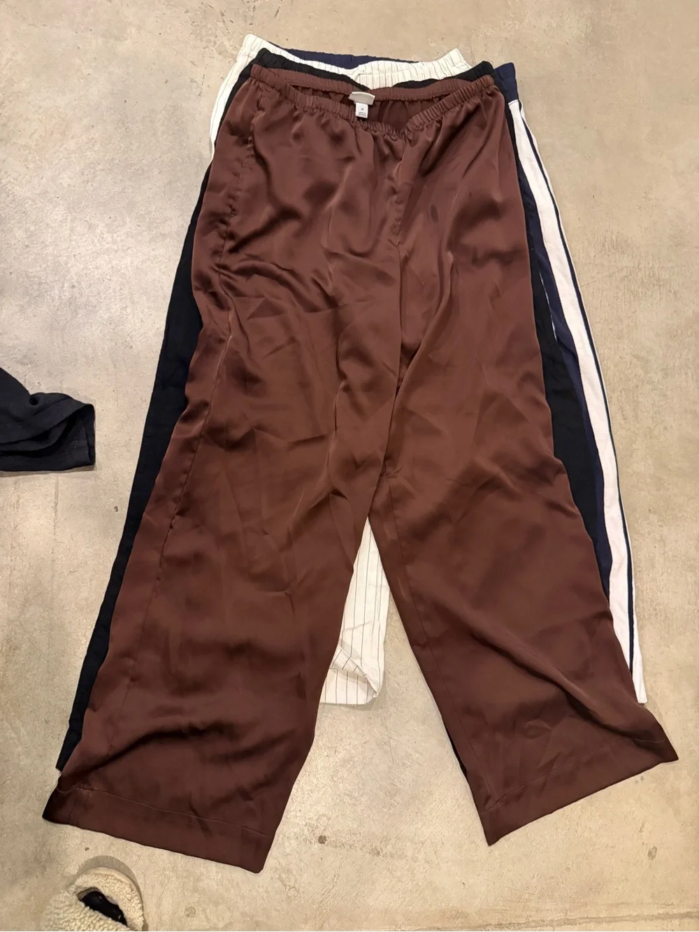 Bunch of Sweatpants sizes random S-M inquire $20per each